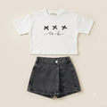 Fiyonk Detaylı Beyaz Crop Tişört ve Füme Denim Şort Etek Takımı